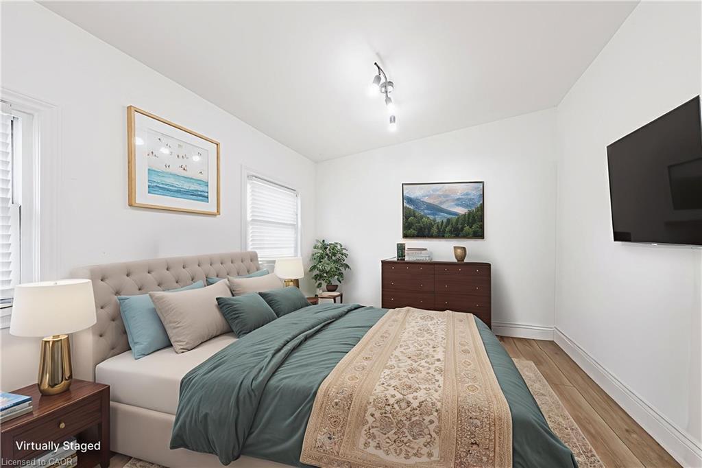 258 West 19Th Street, Hamilton, ON - Indoor Photo Showing Bedroom