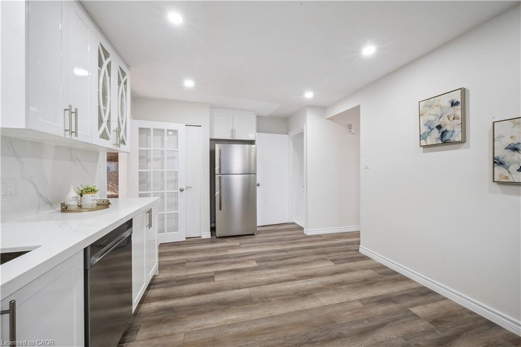 179 Traynor Avenue, Kitchener, ON - Indoor Photo Showing Kitchen With Upgraded Kitchen