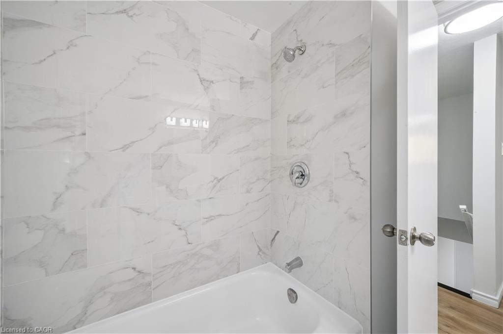 179 Traynor Avenue, Kitchener, ON - Indoor Photo Showing Bathroom