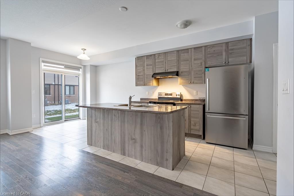 49 Ever Sweet Way, Thorold, ON - Indoor Photo Showing Kitchen
