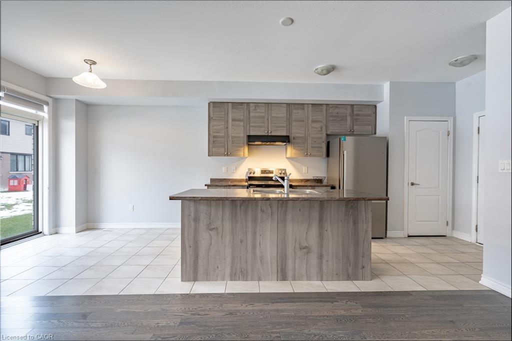 49 Ever Sweet Way, Thorold, ON - Indoor Photo Showing Kitchen