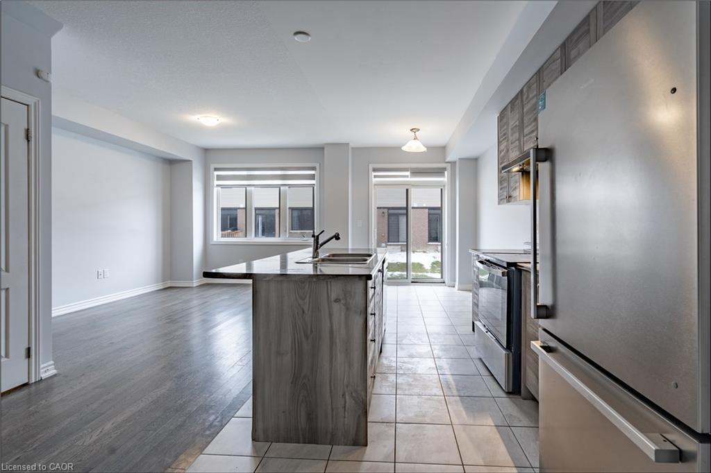 49 Ever Sweet Way, Thorold, ON - Indoor Photo Showing Kitchen