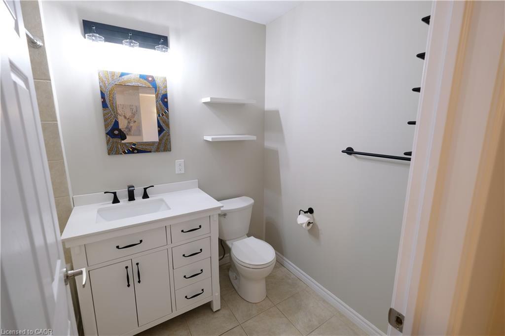 302-2 Colonial Drive, Guelph, ON - Indoor Photo Showing Bathroom