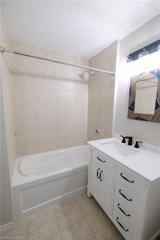 302-2 Colonial Drive, Guelph, ON - Indoor Photo Showing Bathroom