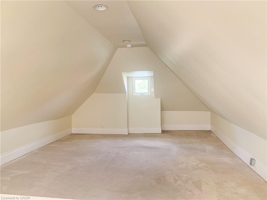 2 Upper-148 Grant Avenue, Hamilton, ON - Indoor Photo Showing Other Room