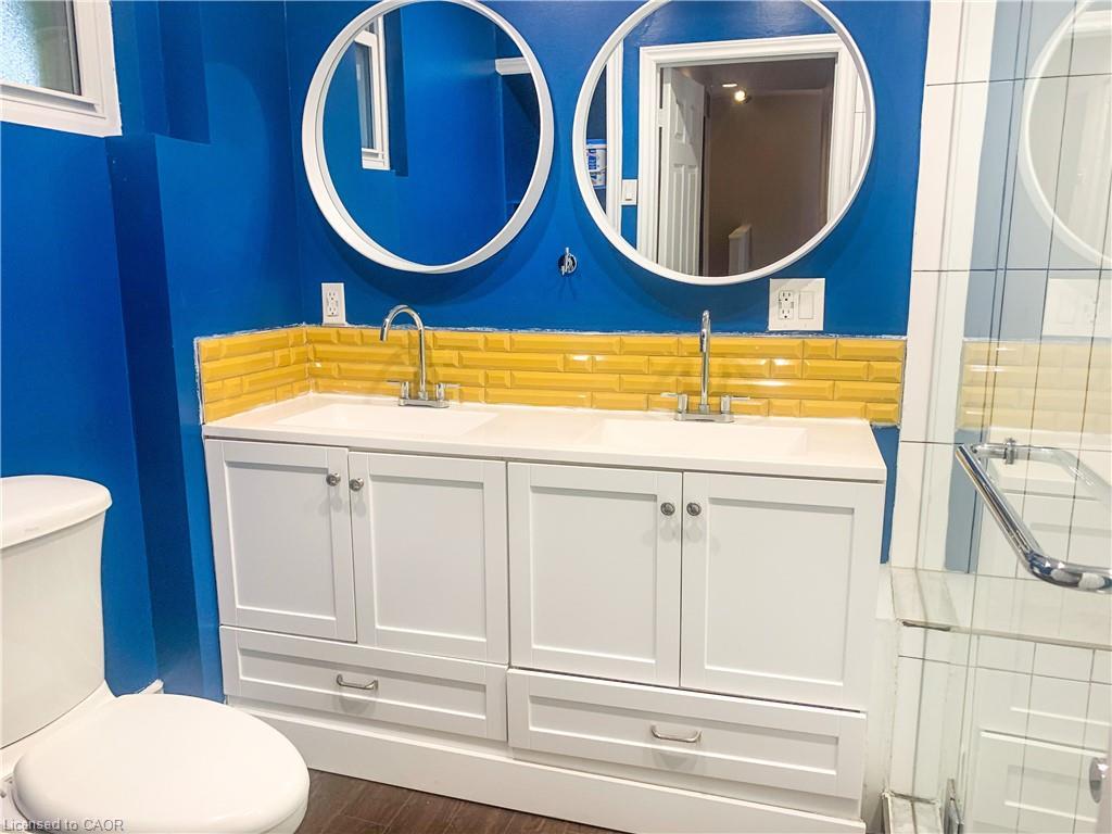 2 Upper-148 Grant Avenue, Hamilton, ON - Indoor Photo Showing Bathroom