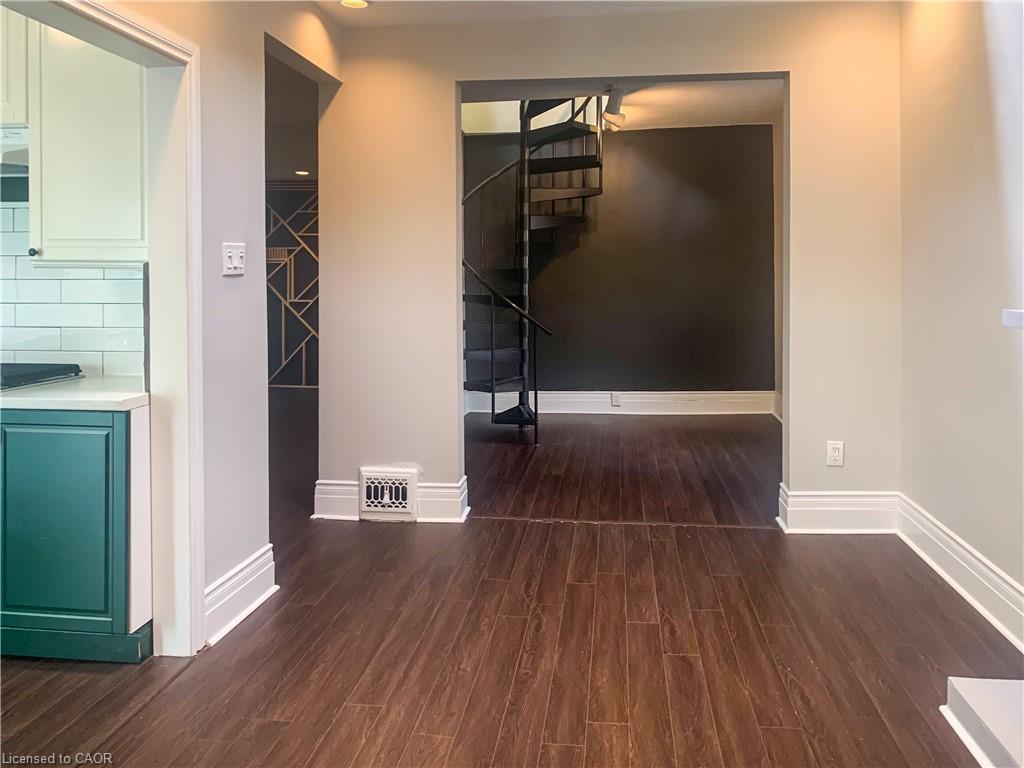 2 Upper-148 Grant Avenue, Hamilton, ON - Indoor Photo Showing Other Room