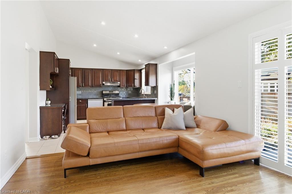 78 Ackland Street, Stoney Creek, ON - Indoor Photo Showing Living Room