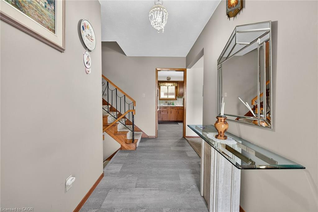 5 Third Road E, Stoney Creek, ON - Indoor Photo Showing Other Room