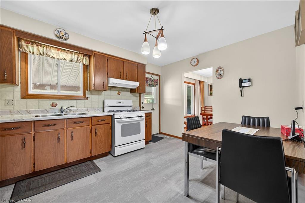 5 Third Road E, Stoney Creek, ON - Indoor Photo Showing Kitchen With Double Sink