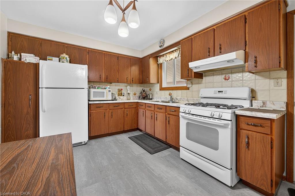 5 Third Road E, Stoney Creek, ON - Indoor Photo Showing Kitchen With Double Sink