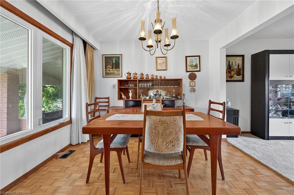 5 Third Road E, Stoney Creek, ON - Indoor Photo Showing Dining Room