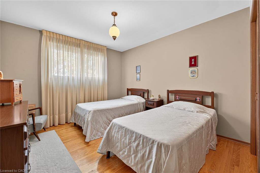 5 Third Road E, Stoney Creek, ON - Indoor Photo Showing Bedroom