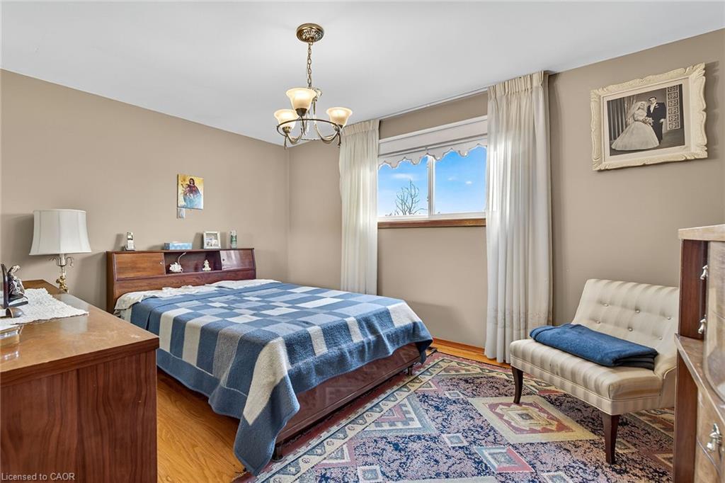 5 Third Road E, Stoney Creek, ON - Indoor Photo Showing Bedroom