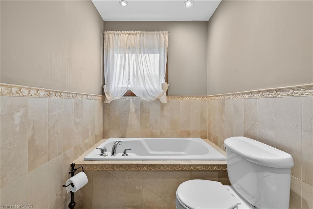 5 Third Road E, Stoney Creek, ON - Indoor Photo Showing Bathroom