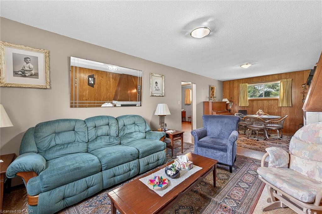 5 Third Road E, Stoney Creek, ON - Indoor Photo Showing Living Room