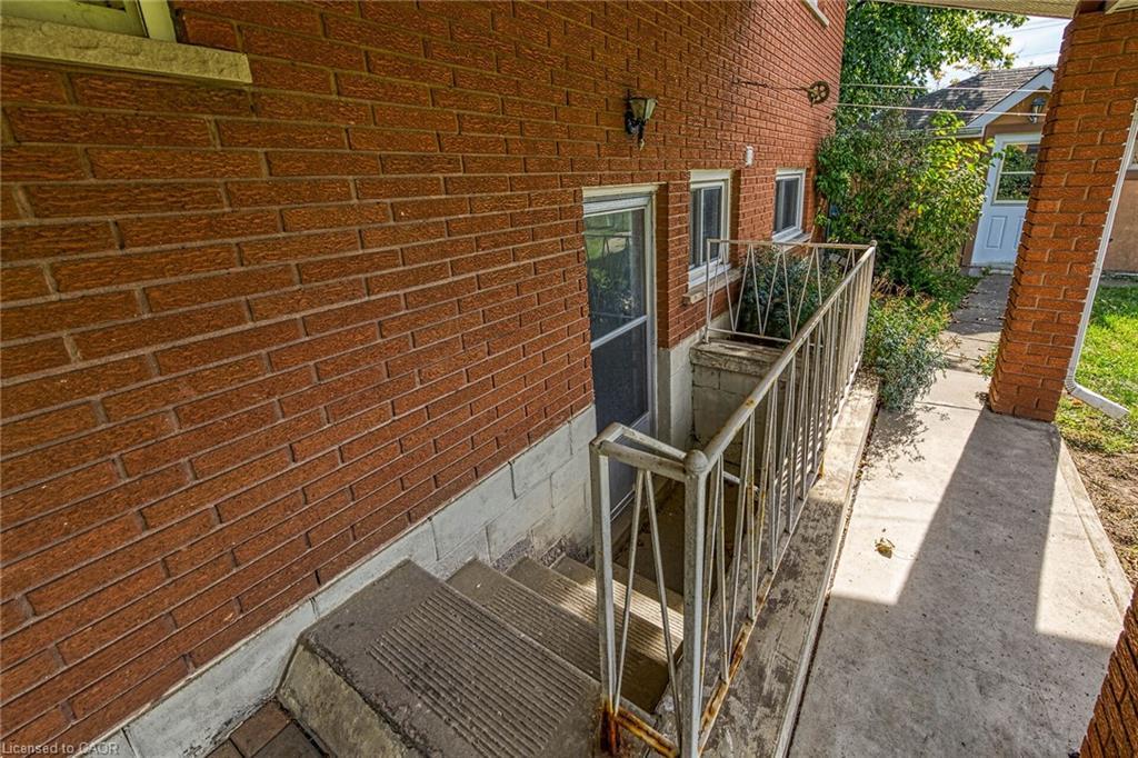 5 Third Road E, Stoney Creek, ON - Outdoor With Exterior