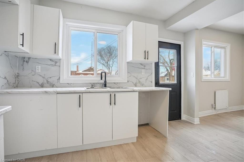 510 Britannia Avenue, Hamilton, ON - Indoor Photo Showing Kitchen