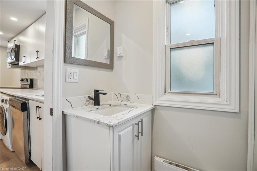 510 Britannia Avenue, Hamilton, ON - Indoor Photo Showing Laundry Room