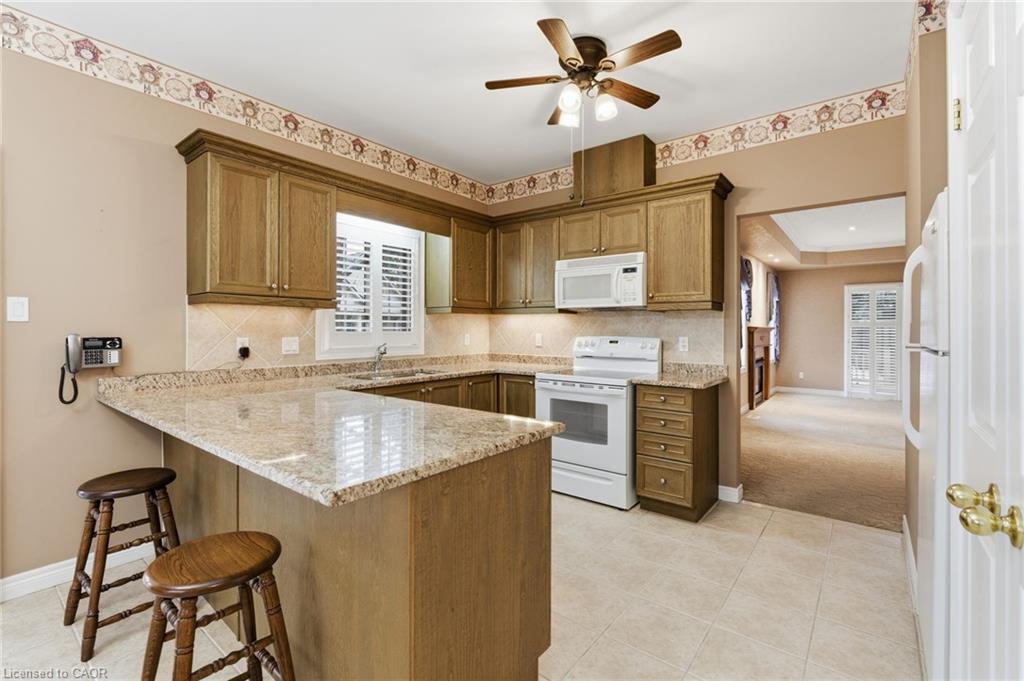 51-34 Southbrook Drive, Binbrook, ON - Indoor Photo Showing Kitchen