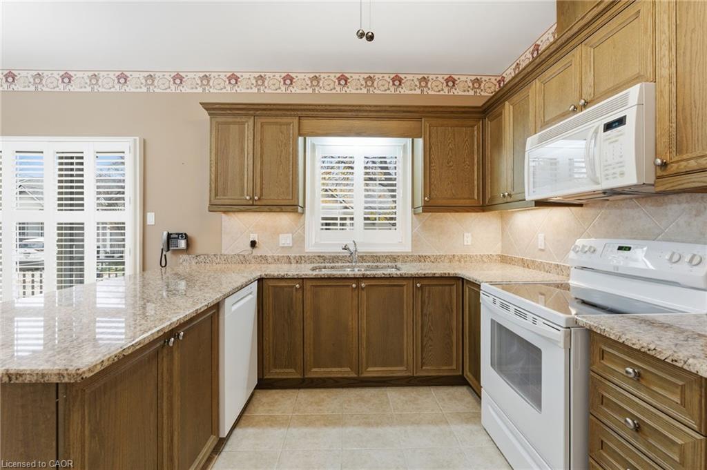 51-34 Southbrook Drive, Binbrook, ON - Indoor Photo Showing Kitchen