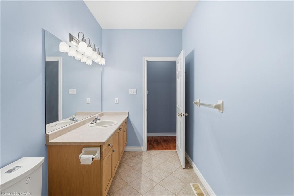 51-34 Southbrook Drive, Binbrook, ON - Indoor Photo Showing Bathroom