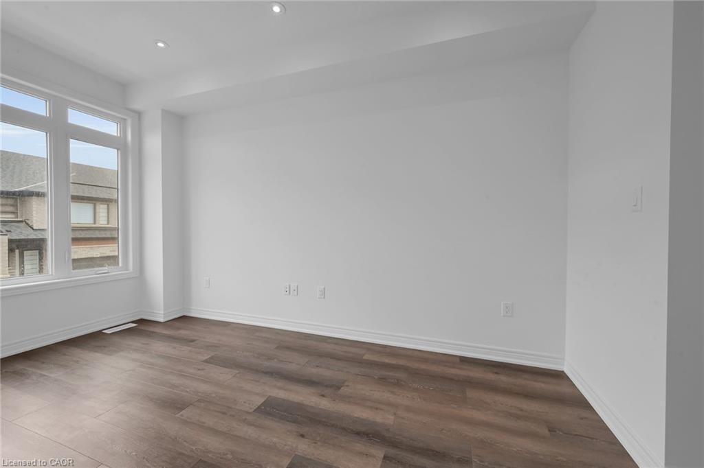 35-120 Court Drive, Paris, ON - Indoor Photo Showing Other Room