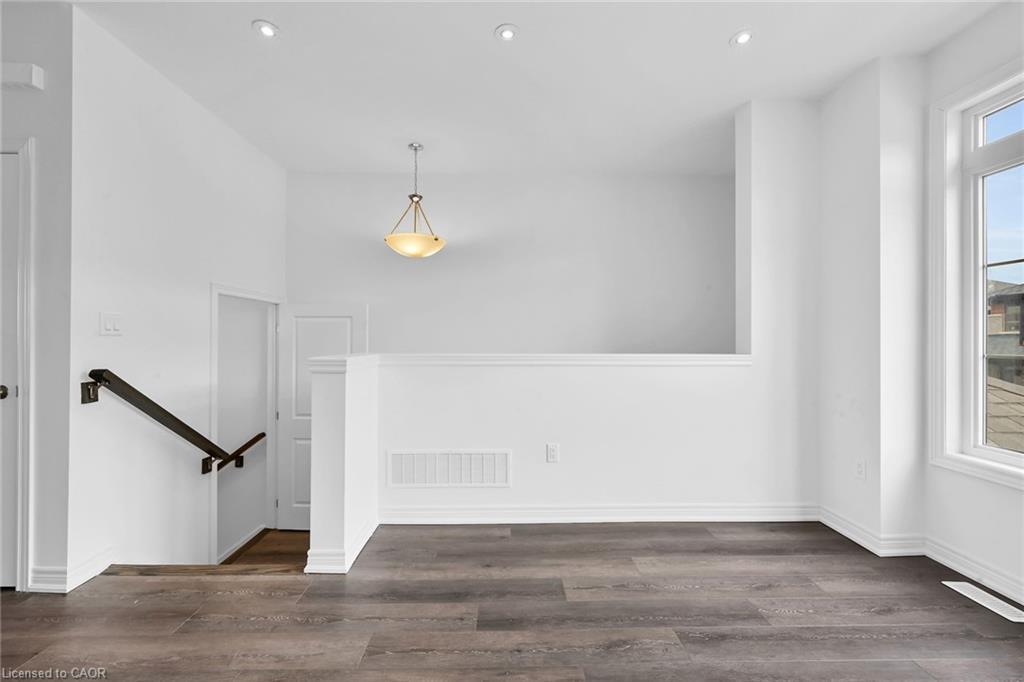 35-120 Court Drive, Paris, ON - Indoor Photo Showing Other Room