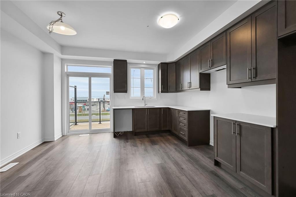 35-120 Court Drive, Paris, ON - Indoor Photo Showing Kitchen