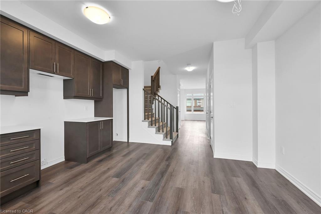 35-120 Court Drive, Paris, ON - Indoor Photo Showing Other Room