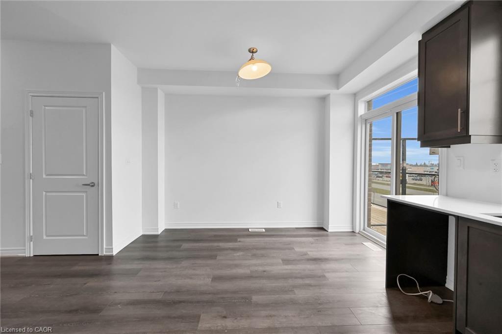 35-120 Court Drive, Paris, ON - Indoor