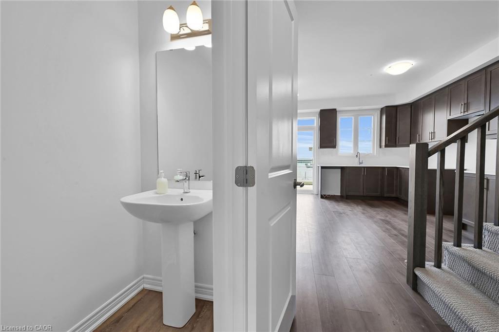 35-120 Court Drive, Paris, ON - Indoor Photo Showing Bathroom