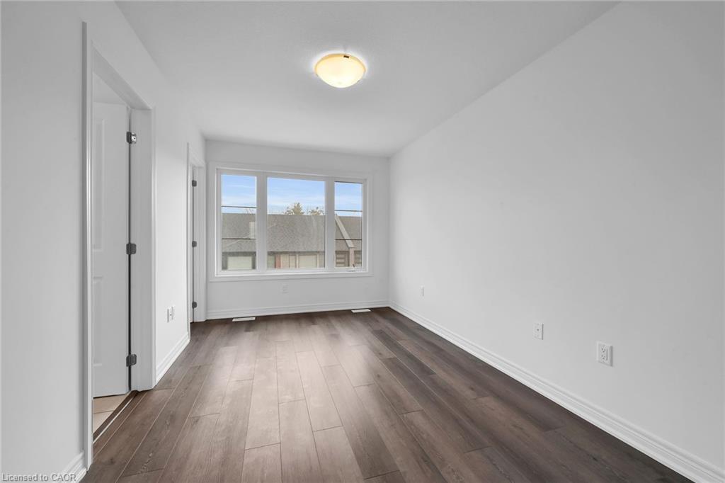 35-120 Court Drive, Paris, ON - Indoor Photo Showing Other Room