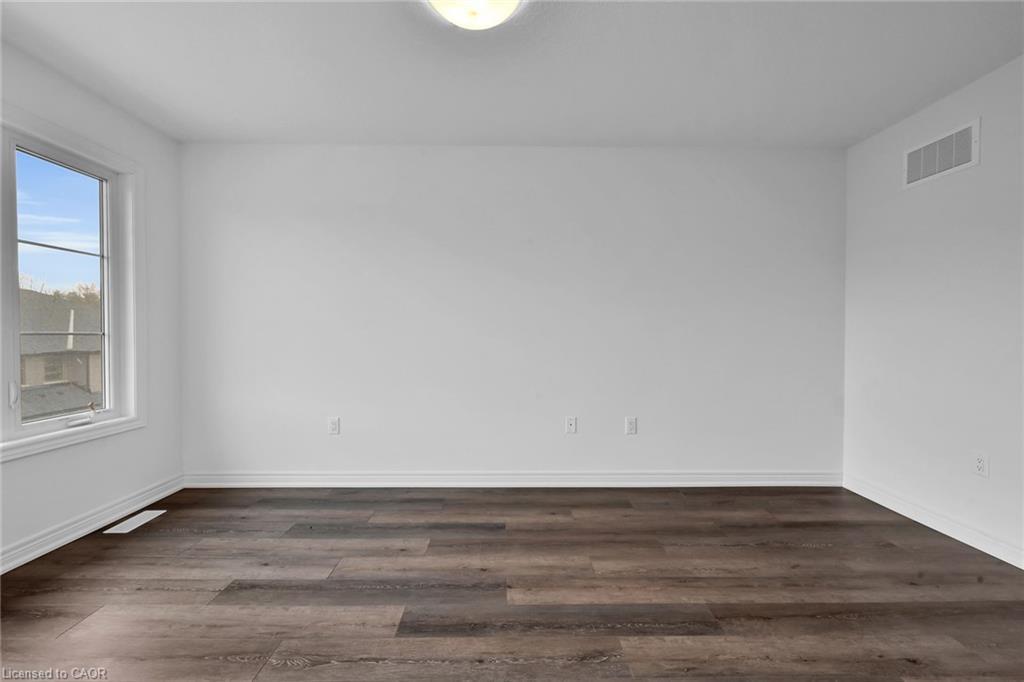 35-120 Court Drive, Paris, ON - Indoor Photo Showing Other Room