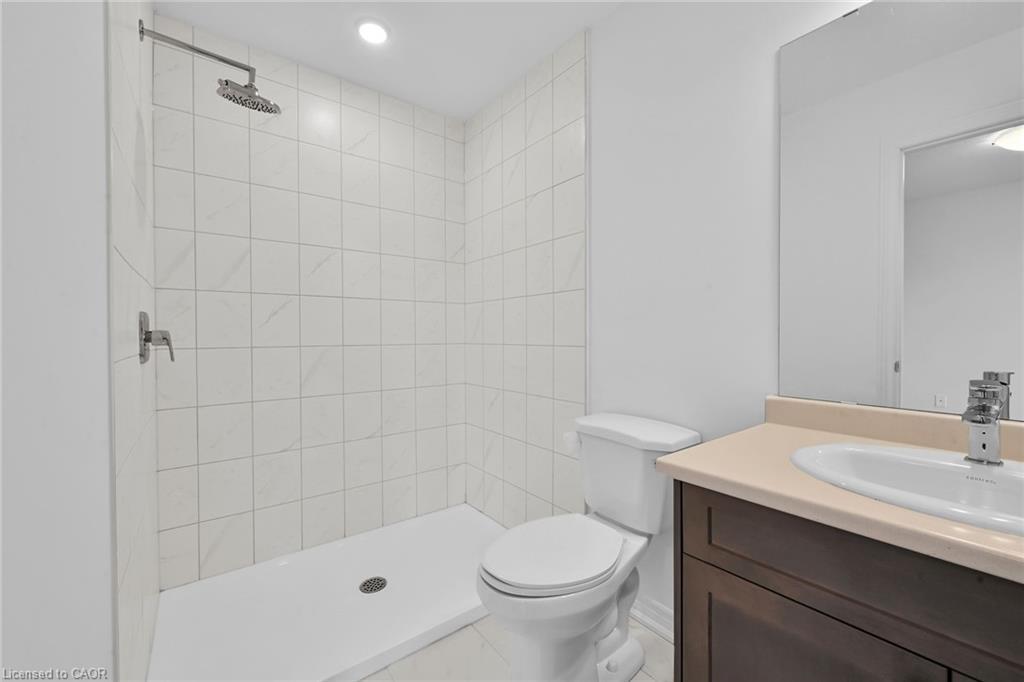 35-120 Court Drive, Paris, ON - Indoor Photo Showing Bathroom