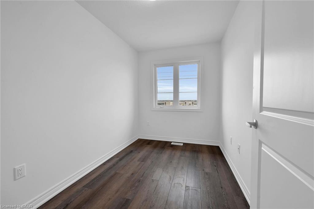 35-120 Court Drive, Paris, ON - Indoor Photo Showing Other Room