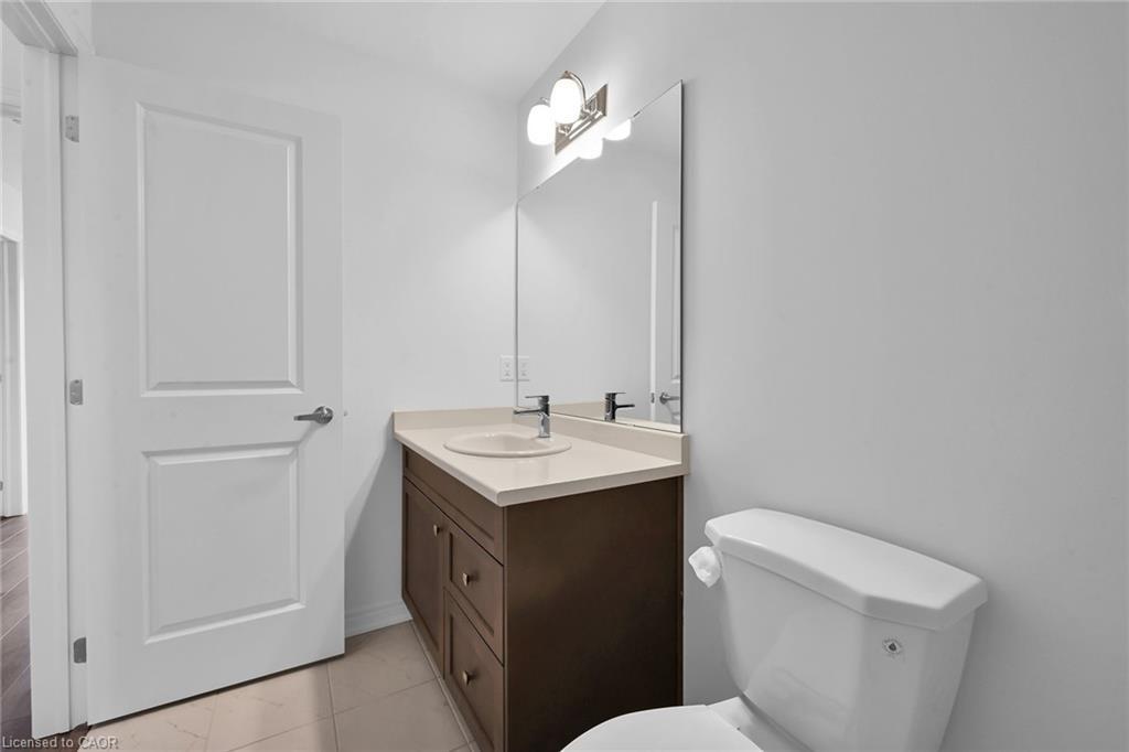 35-120 Court Drive, Paris, ON - Indoor Photo Showing Bathroom