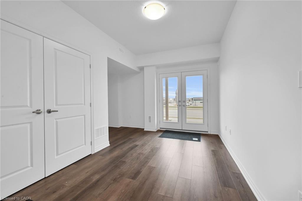 35-120 Court Drive, Paris, ON - Indoor Photo Showing Other Room