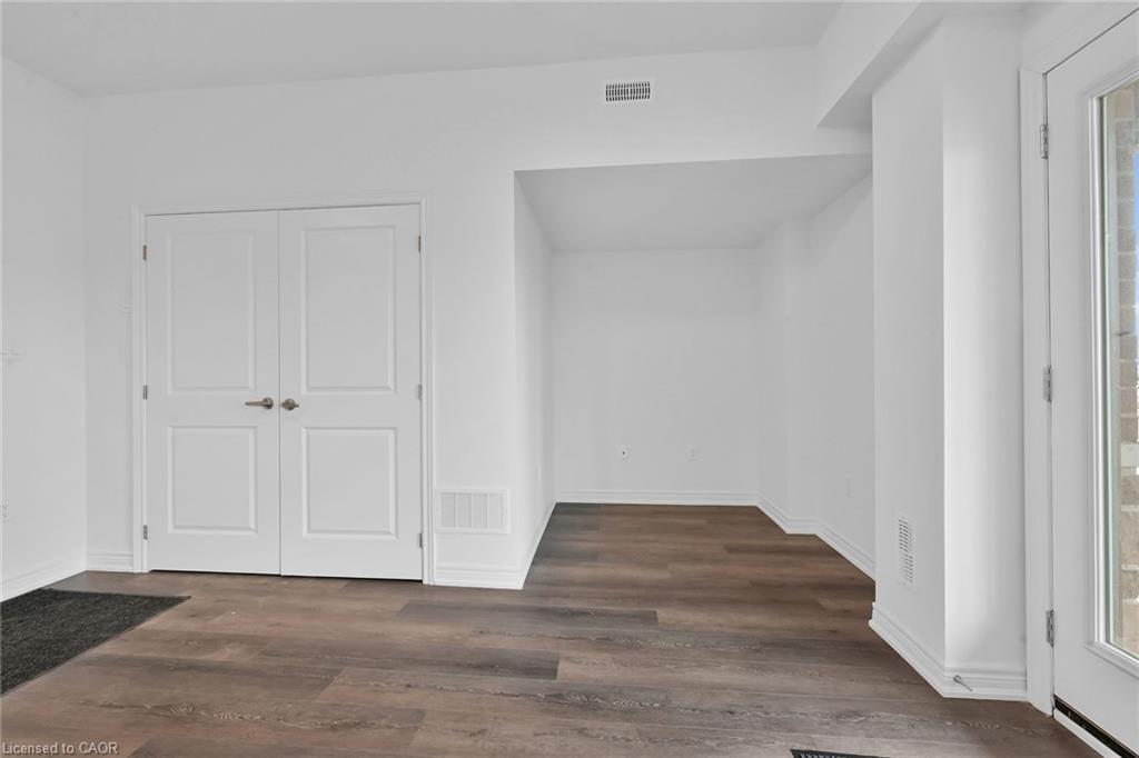 35-120 Court Drive, Paris, ON - Indoor Photo Showing Other Room