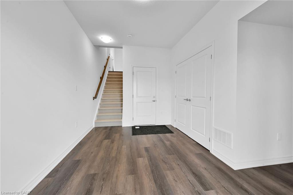 35-120 Court Drive, Paris, ON - Indoor Photo Showing Other Room