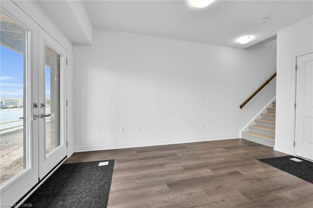 35-120 Court Drive, Paris, ON - Indoor Photo Showing Other Room