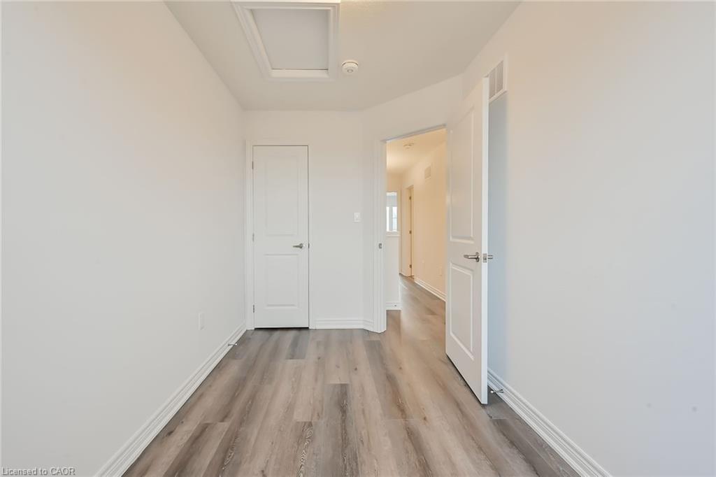 35-120 Court Drive, Paris, ON - Indoor Photo Showing Other Room