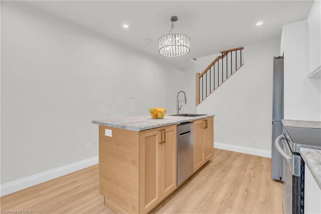 2-22 Ash Street, Kitchener, ON - Indoor Photo Showing Kitchen