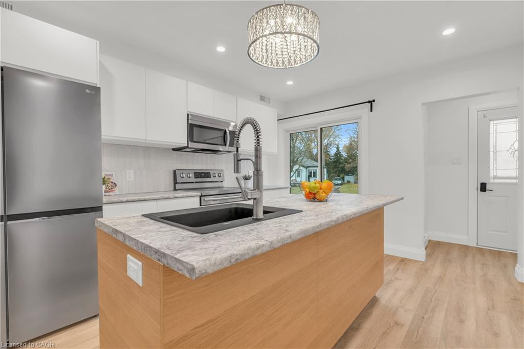 2-22 Ash Street, Kitchener, ON - Indoor Photo Showing Kitchen With Stainless Steel Kitchen