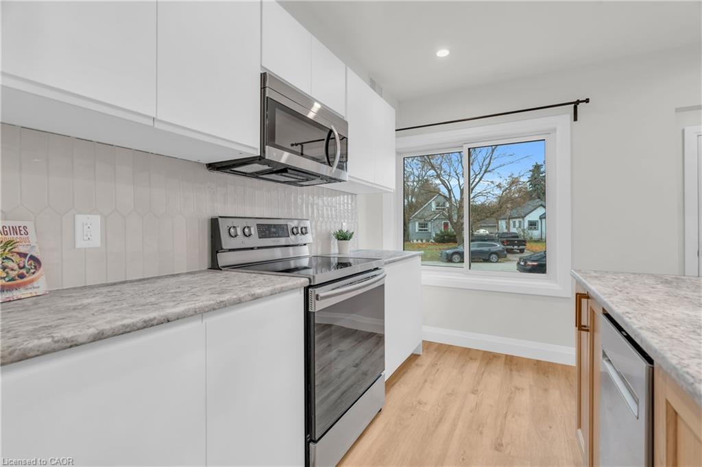 2-22 Ash Street, Kitchener, ON - Indoor Photo Showing Kitchen