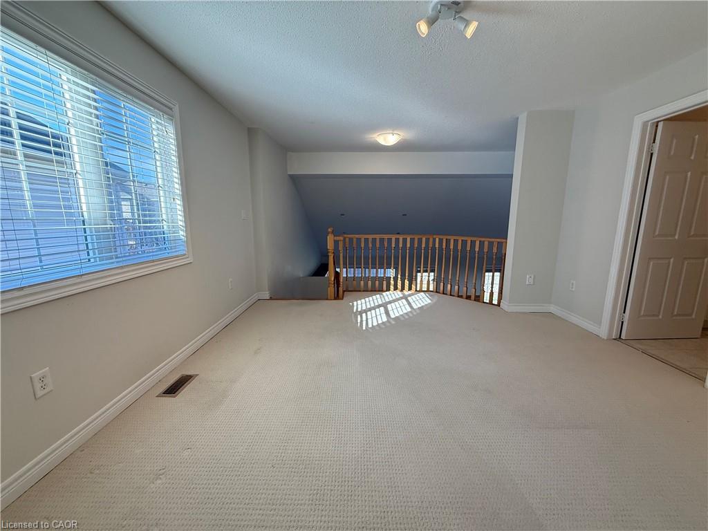 4210 Saunders Crescent, Burlington, ON - Indoor