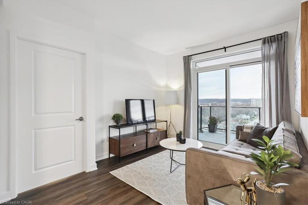 1201-2007 James Street, Burlington, ON - Indoor Photo Showing Living Room