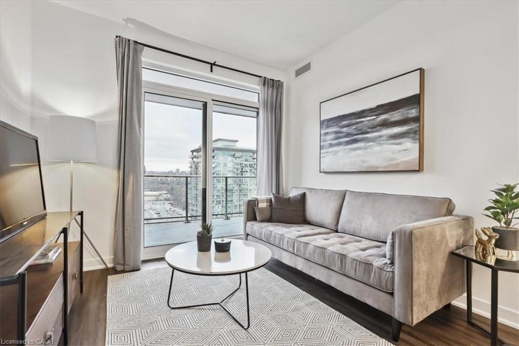 1201-2007 James Street, Burlington, ON - Indoor Photo Showing Living Room