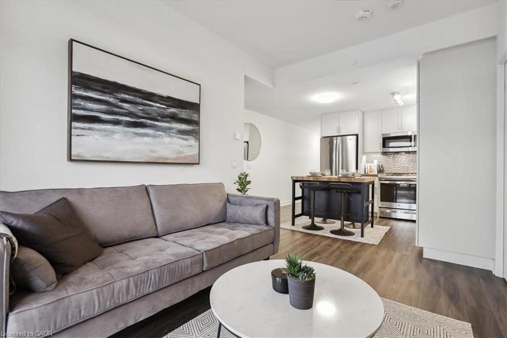 1201-2007 James Street, Burlington, ON - Indoor Photo Showing Living Room