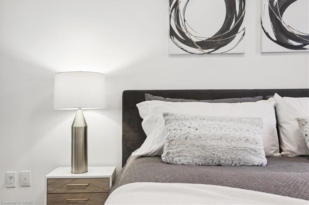 1201-2007 James Street, Burlington, ON - Indoor Photo Showing Bedroom